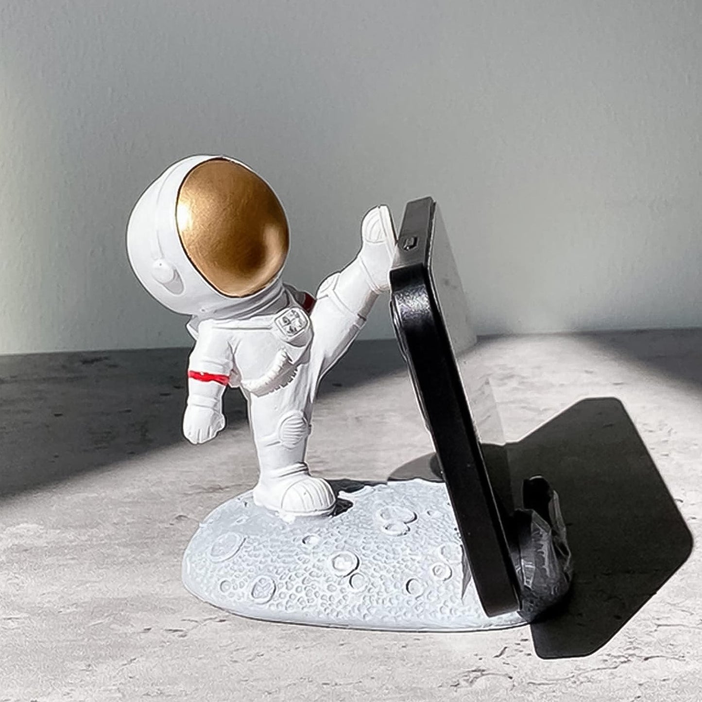Creative Astronaut Mobile Holder 3D Spaceman Phone Stand | Resin Desktop Phone Holder for Car Dashboard, Desk & Home Decor (1 Pc)