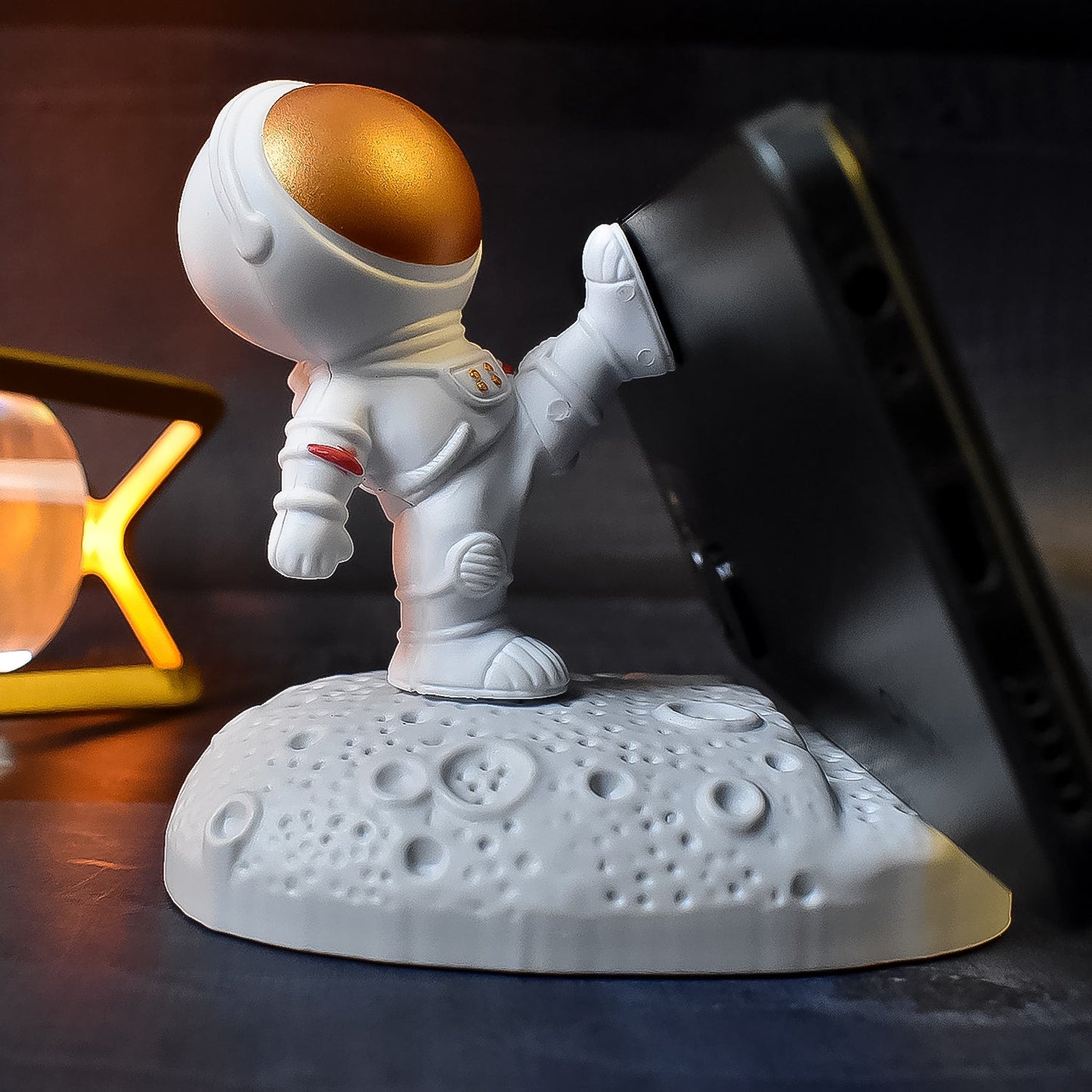 Creative Astronaut Mobile Holder 3D Spaceman Phone Stand | Resin Desktop Phone Holder for Car Dashboard, Desk & Home Decor (1 Pc)