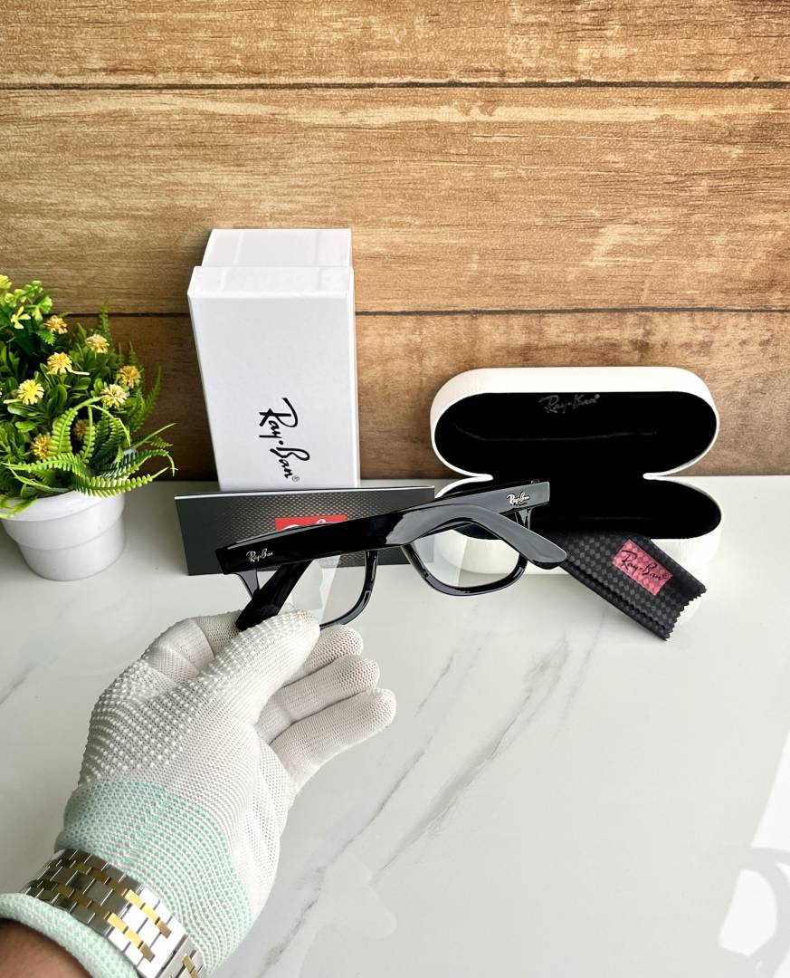 Ray Ban Clear Black Wayfarer Sunglass For Daily Causal Evergreen UV Protected For Unisex